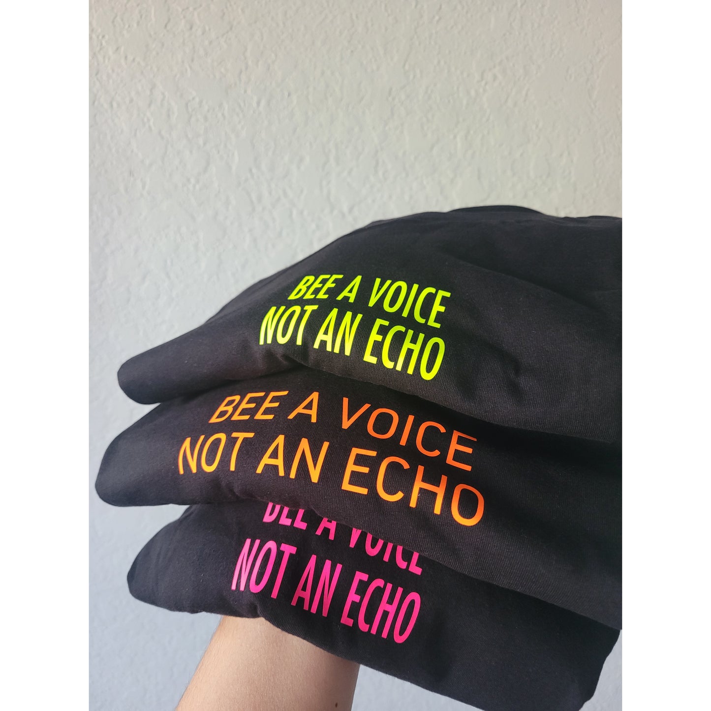 T-Shirt (Women) Bee A Voice Neon
