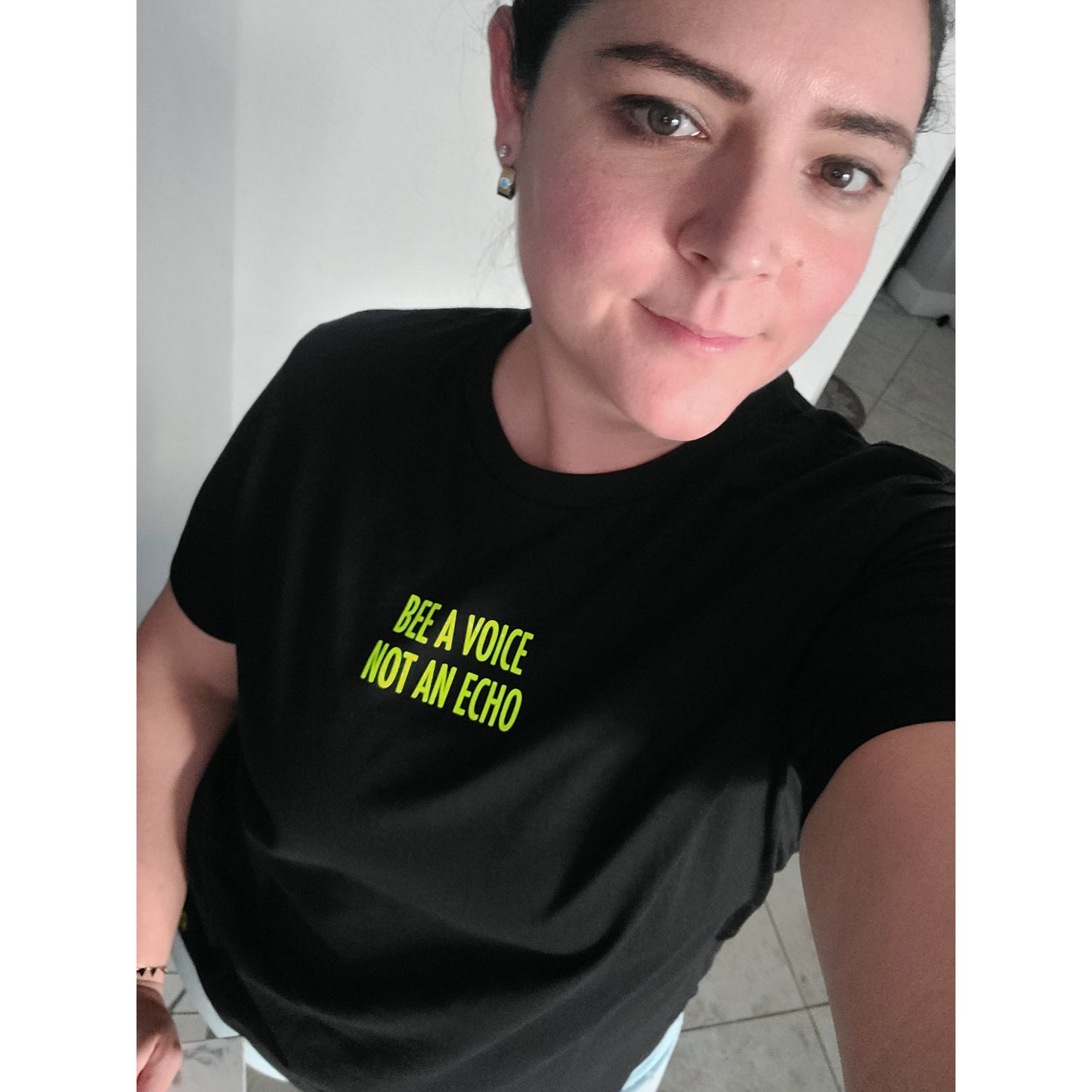 T-Shirt (Women) Bee A Voice Neon